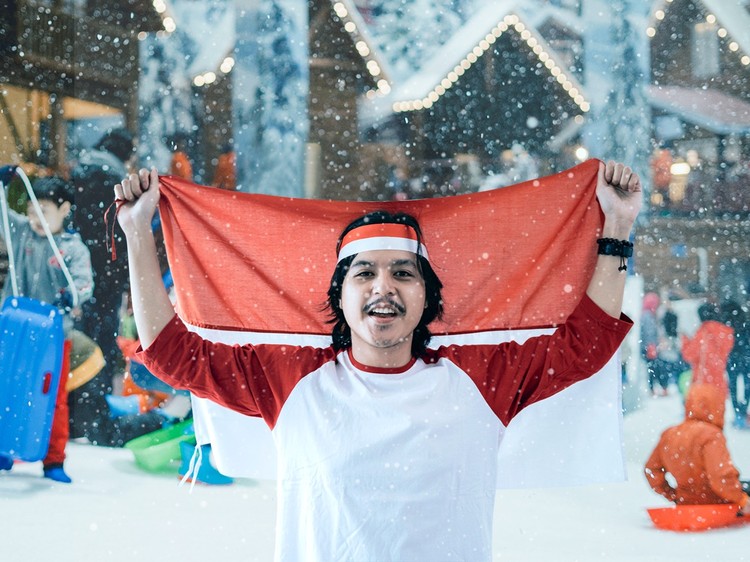 Snowfriends Peringati Hari Sumpah Pemuda di Dinginnya Salju Trans Snow World